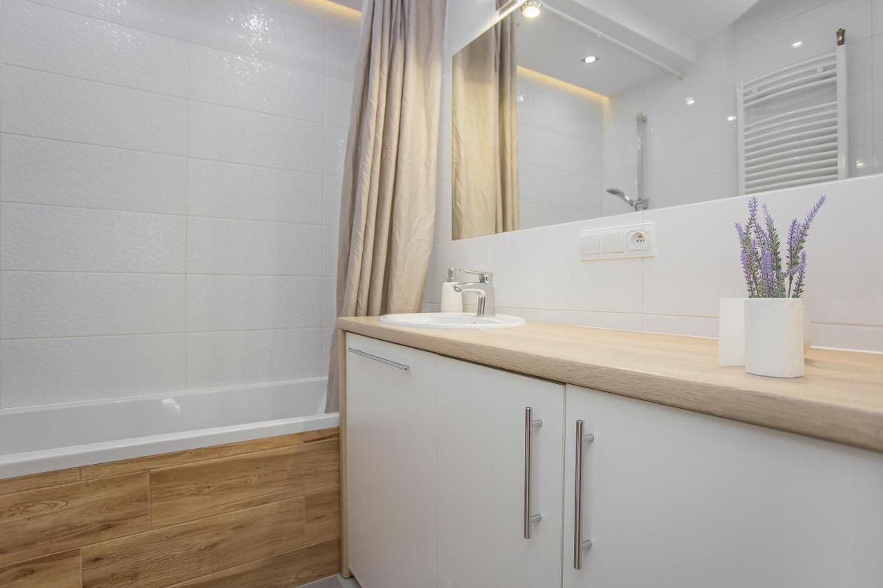 Urban Jungle Apartment In The City Center Białystok Esterno foto